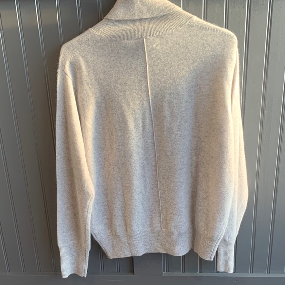 Tuckernuck Women’s Sz L Buttery Soft 100% Cashmere Turtleneck Sweater EUC - Picture 4 of 6